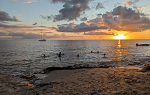 Students swimming at sunset in St. 克罗伊